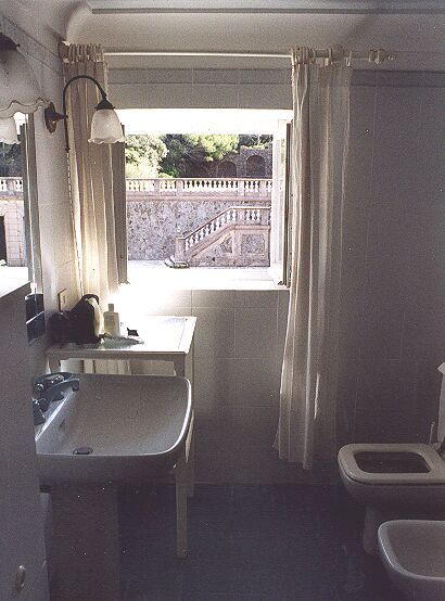 1st Floor Bathroom A 001.jpg